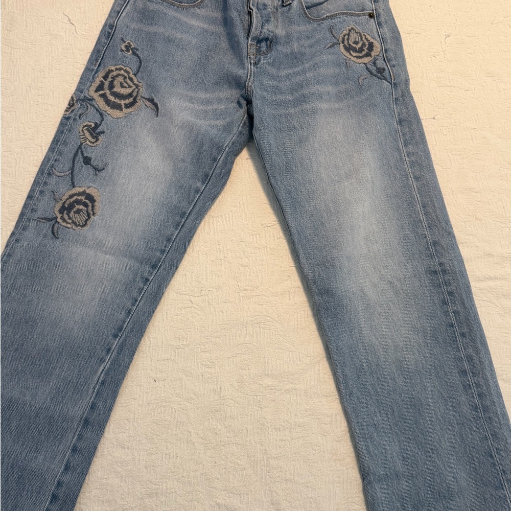 Current/Elliott Faded Blue Straight Leg Jeans with Floral Embroidery